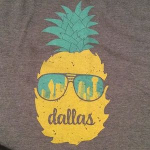 Women’s pineapple Dallas tee